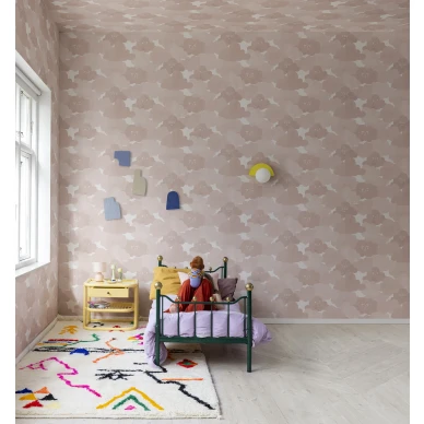 Lastenhuoneen vaaleanpunainen pilvitapetti Happy Clouds Rebel Wallsilta R18141 kuva