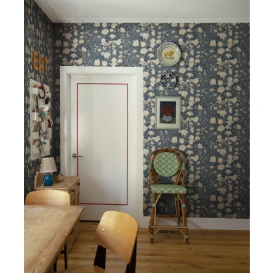 Olohuoneen tapetti Sandbergilta sinisella kukkakuviolla Karins Bukett S10163 kuva