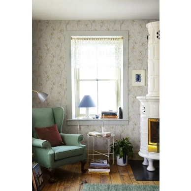 Sandbergin Iris on romanttinen kukkatapetti kodin olohuoneeseen kuva