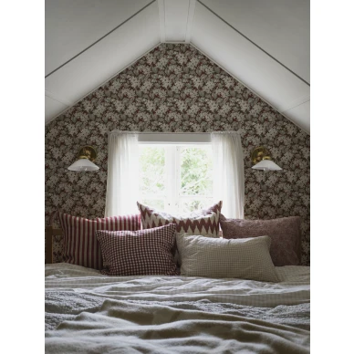 Punainen kukkatapetti makuuhuoneeseen Aratorp Borastapeterilta 4161 image