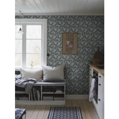 Sininen keittiotapetti Aratorp vanhanaikaisella kukkakuviolla Borastapeterilta 4162 image