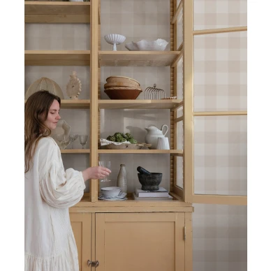 Beige tapetti ruuduilla Lykke S10213 Sandbergilta kuva