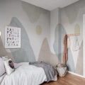 Makuuhuoneen tapetti pastellinvareilla Terrain R18372 Rebel Wallsilta