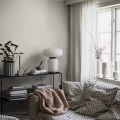 Olohuoneen valkoinen tapetti Borasilta Light Linen 4306
