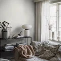 Yksivarinen valkoinen olohuoneen tapetti Borasilta White Linen 4303