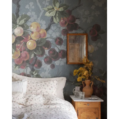 Sininen marjatapetti makuuhuoneeseen Franka Sandbergilta S10218 image