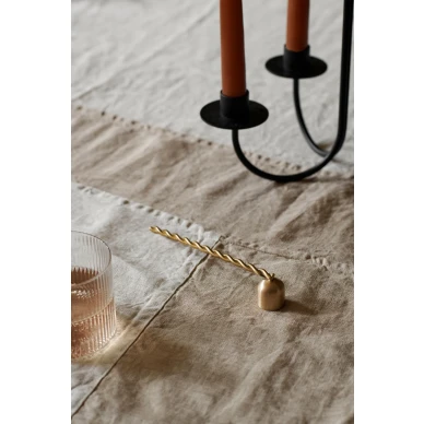 Sammuta kynttila turvallisesti kynttilansammuttimella Twist Candle Snuffer 1104266075 Ferm Livingilta kuva
