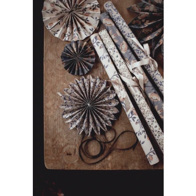 Kauniit lahjat Mrs Mighetton lahjapaperilla kuva