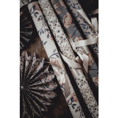 Lahjapaperi neljan pakkauksessa Mrs Mighettolta kuva