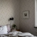 Beige kukkatapetti makuuhuoneeseen Durolta Kerstin 525 02