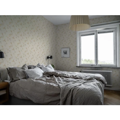 Kukkatapetti makuuhuoneeseen Kerstin Durolta 525 02 kuva