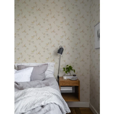 Makuuhuoneen beige kukkatapetti Durolta Kerstin 525 02 kuva