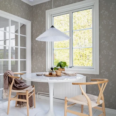 Keittion tapetti beigella kukkakuviolla Siri Durolta 612 03 kuva