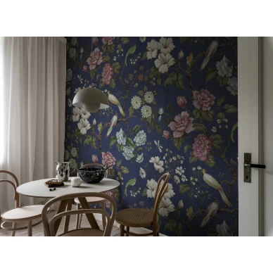 Keittion tapetti sinisella kukkakuviolla Grandiflora Rebel Wallsilta R19337 kuva