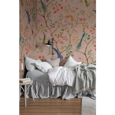 Romanttinen roosa tapetti makuuhuoneeseen Rebel Wallsilta Songbirds R19248 image