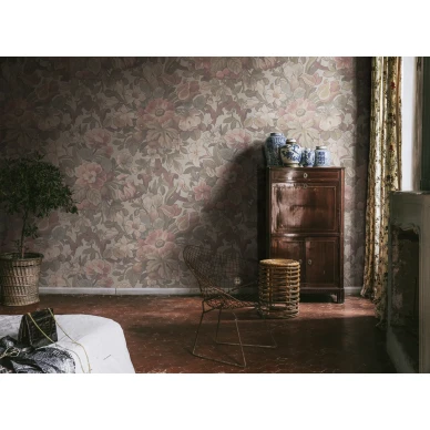 Vaaleanpunainen tapetti kukkakuviolla Vintage Flora Rebel Wallsilta R19239 kuva