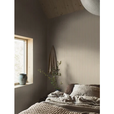 Makuuhuoneen raitatapetti Borastapeterilta Woodland Stripe 4718 kuva