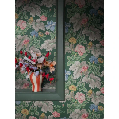 Tiheakuvioinen kukkatapetti Borastapeterilta Carnation Garden 4834 image