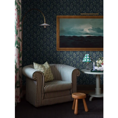 Olohuoneen sininen tapetti Snodroppe Borastapeterilta 4836 kuva