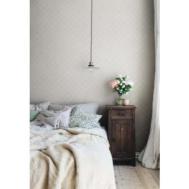 Makuuhuoneen harmaa ruututapetti Trellis Sandbergilta S10302 image