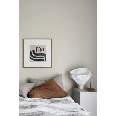 Beige makuuhuoneen ykisvarinen tapetti Sten Sandbergilta S10314 kuva