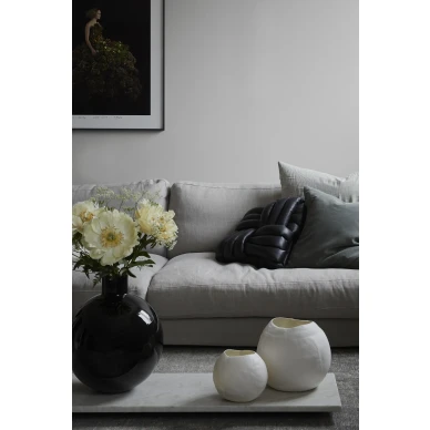 Olohuoneen harmaa tapetti Sten Sandbergilta S10313 kuva