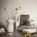 Keittion valkoinen tapetti Linne Sandbergilta S10281