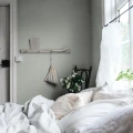 Makuuhuoneen vihrea tapetti Linne Sandbergilta S10286