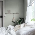 Makuuhuoneen vihrea tapetti Kalk Sandbergilta S10294