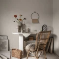 Tyohuoneen beige tapetti Kalk Sandbergilta S10292