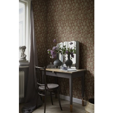 Makuuhuoneen punainen kukkatapetti Valentin Sandbergilta S10245 image