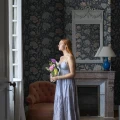 Olohuoneen romanttinen kukkatapetti Annabelle Sandbergilta S10263