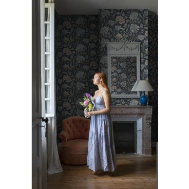 Olohuoneen romanttinen kukkatapetti Annabelle Sandbergilta S10263 kuva