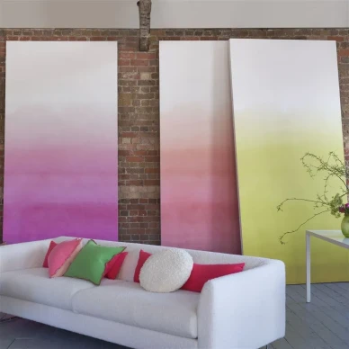 Olohuoneen roosa ombretapetti Designers Guildilta Shoshi PDG1163 10 image