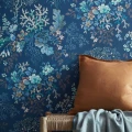 Olohuoneen sininen kukkatapetti 1838 Wallcoveringsilta Kilburns Coral 2311 166 03