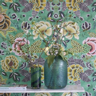 Kaunis vihrea kuvatapetti kukkakuviolla Rose De Damas Designers Guildilta PDG1168 02 image