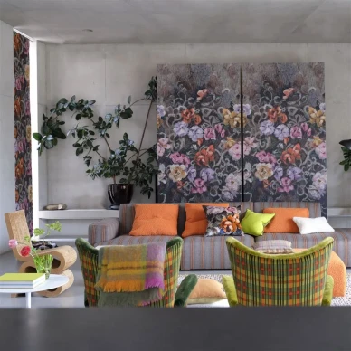 Olohuoneen kuvatapetti kukkakuviolla Tapestry Flower Designers Guildilta PDG1153 02 image