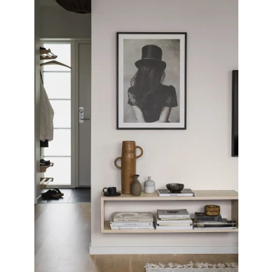 Adam valkoinen kapearaitainen tapetti kuva