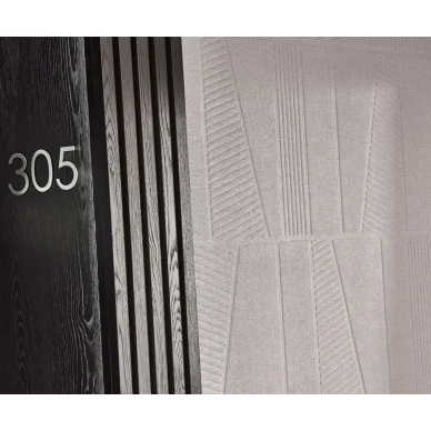 Texdecor Vinacoustic Arcad harmaaruseka akustiikkatapetti hotellin kaytavalla image