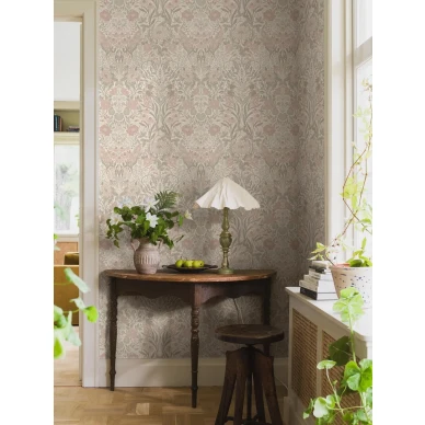 Borastapeter Ortagard 5724 luonnonvalkoinen kukkatapetti olhuoneessa kuva