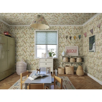 S10400 Clara kukkatapetti lastenhuoneessa Oat Sandberg Wallpaper image