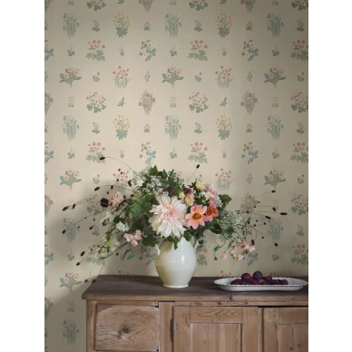 6951 Angsflora beige kukkatapetti olohuoneessa kuva