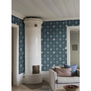 6952 AngsFloras sininen kukkatapetti olohuoneessa kuva