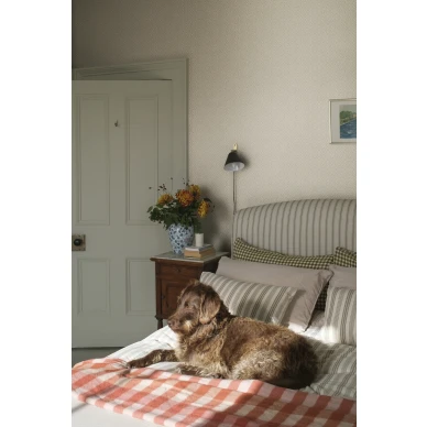 S10453 Edvin Sandstone Sandberg Wallpaper interior2 kuva