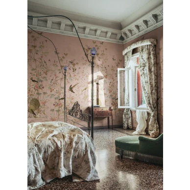 S10417 Chinoiserie Garden Pink Sandberg Wallpaper interior2 kuva