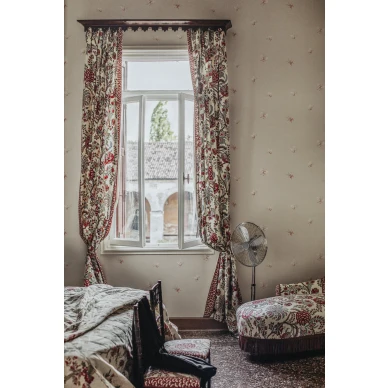 S10447 Butterflies Sandstone Sandberg Wallpaper interior1 kuva