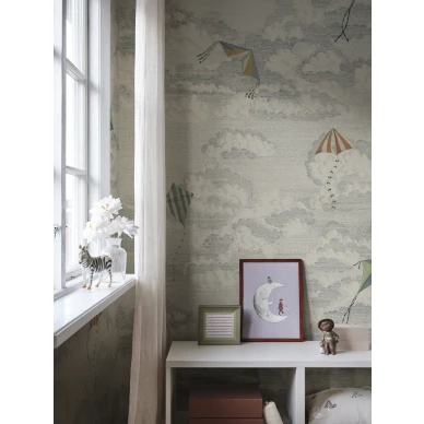 S10644 Bonnie and Kites Blue Sandberg Wallpaper interior2 1575x2100 b8b047f0 7cf0 4f68 8cb1 adf5ab0fba2a kuva