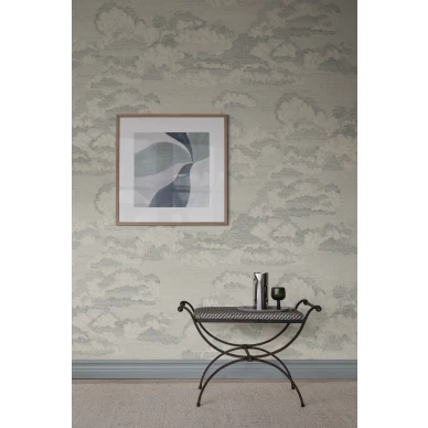 S10647 Bonnie Blue Sanderg Wallpaper interior4 1400x2100 5504f35f ff0b 4e67 a2a3 cbe77a67a85b kuva