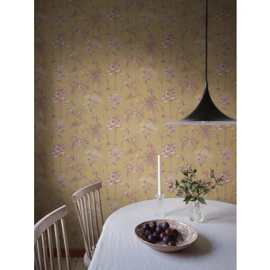 S10652 Adele Yellow Sandberg Wallpaper interior1 1575x2100 f59ec857 fb62 4557 b48f 64d74ee729e8 kuva