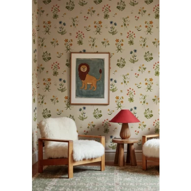 R22058 Timeless Flora Beige Rebel Walls interior2 kuva